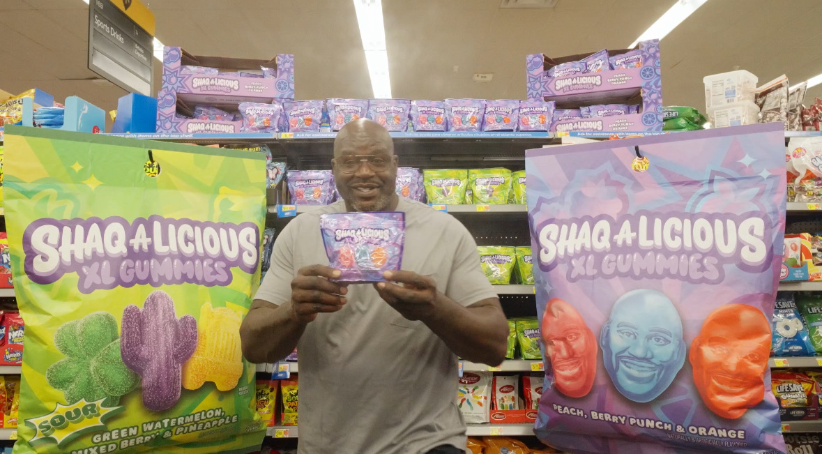 shaqstorevisit_1.jpg?VersionId