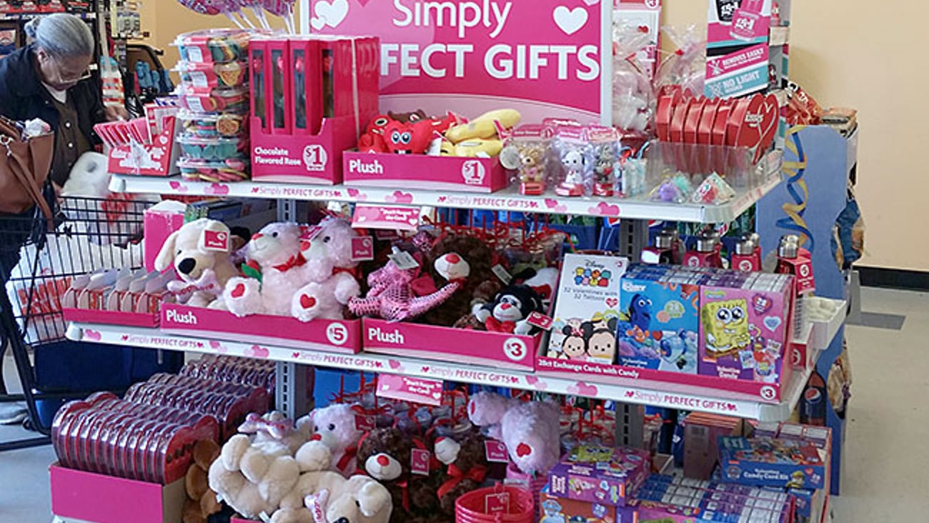 Family Dollar 'Simply Perfect Gifts' Gondola