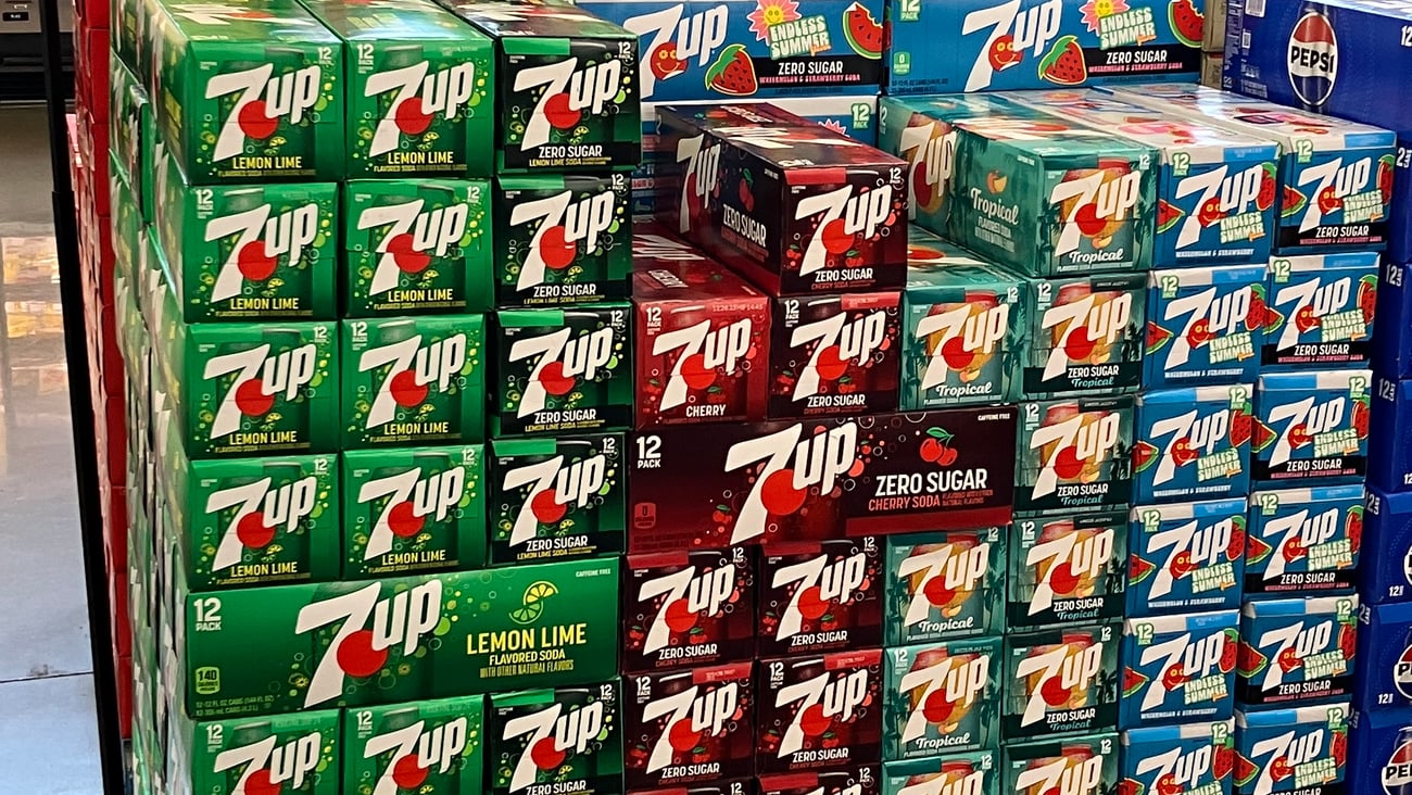 Mariano's 7Up 'Endless Summer, Endless Fun' Pallet Display