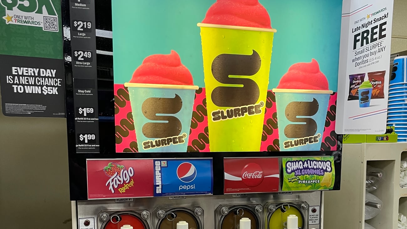 7-Eleven 'Make My Day with 5K' Sign