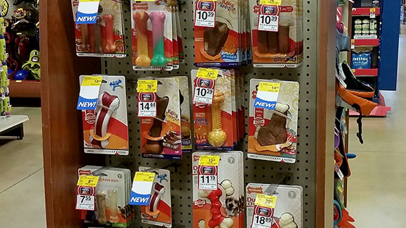 PetSmart 'We Know How This Works' Endcap