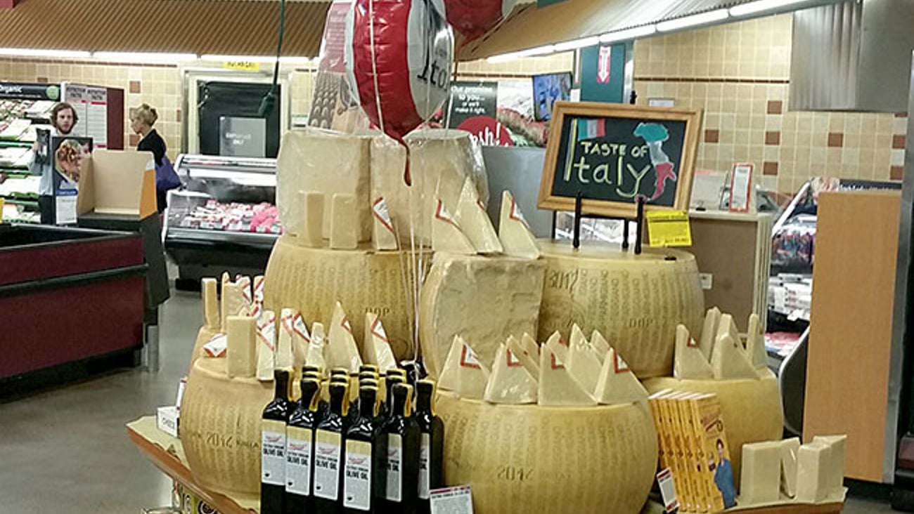 Fred Meyer 'Taste of Italy' Table Display