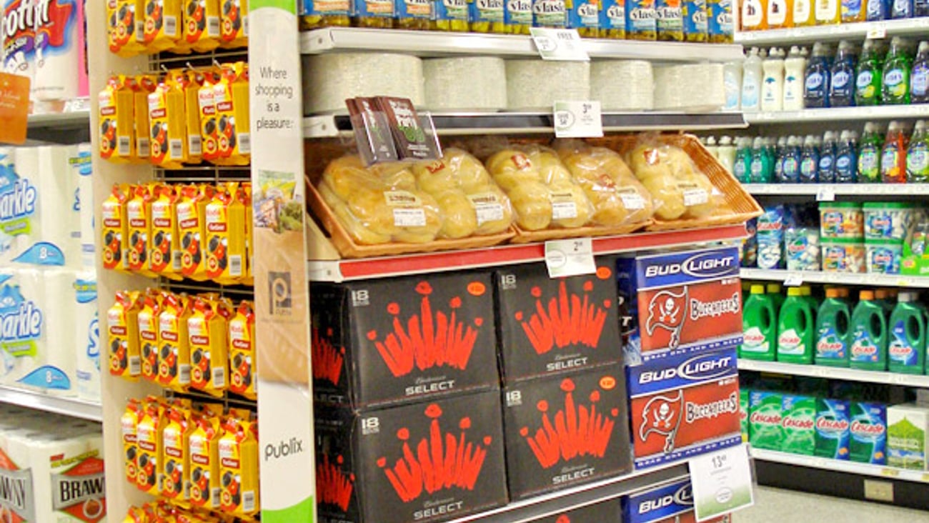 Publix 'Ultimate Tailgate Party' Endcap