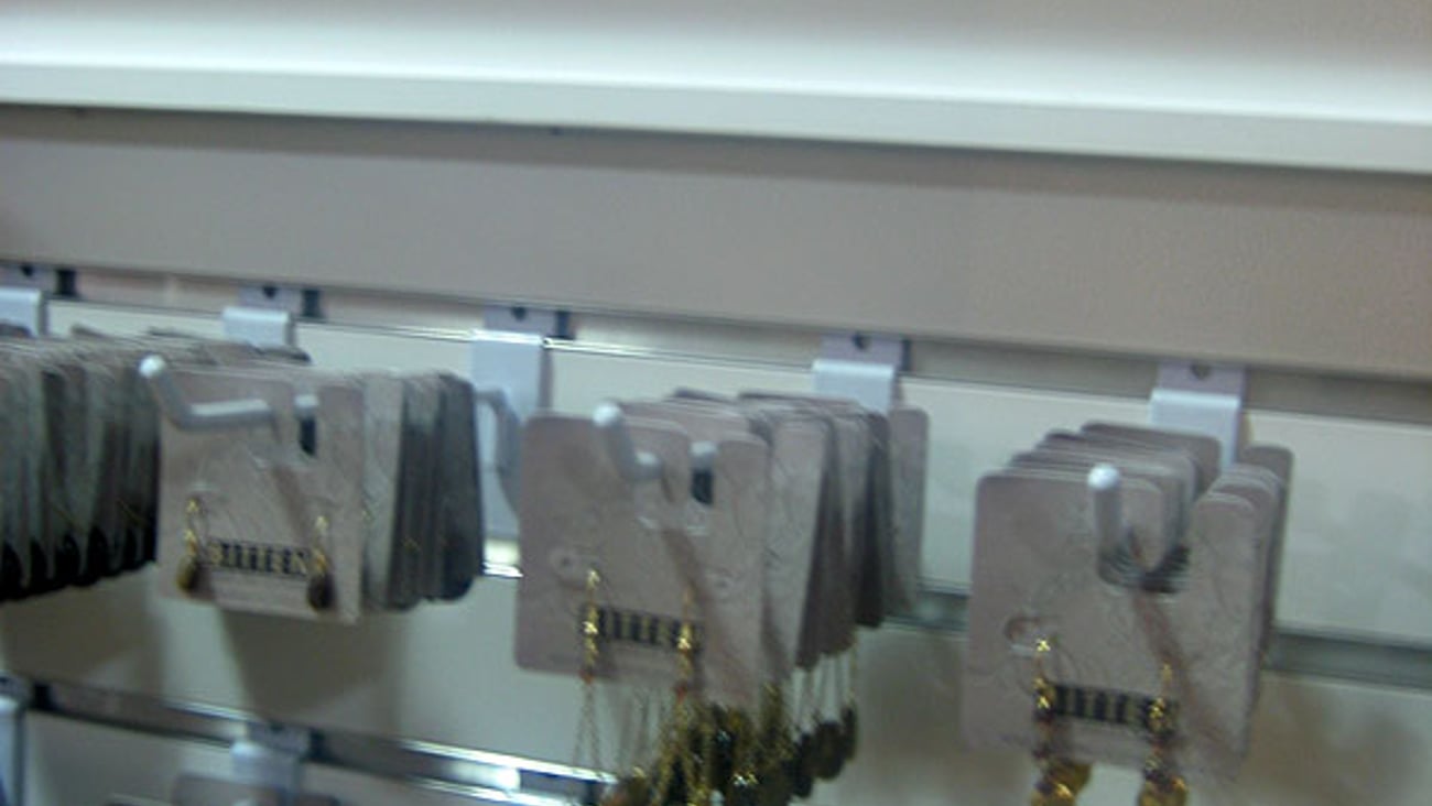 Steve & Barry's Bitten Shelf Header