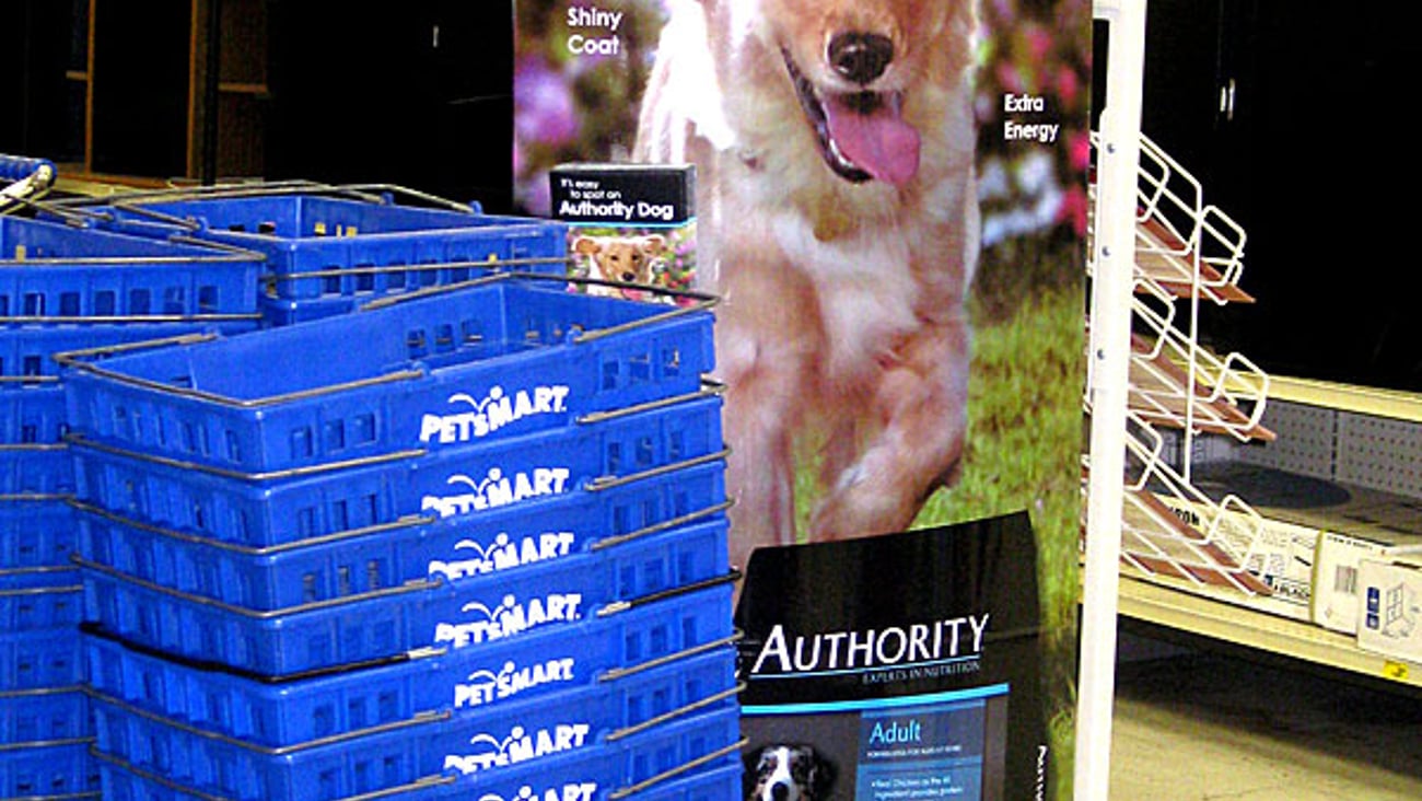 PetSmart Authority Stanchion