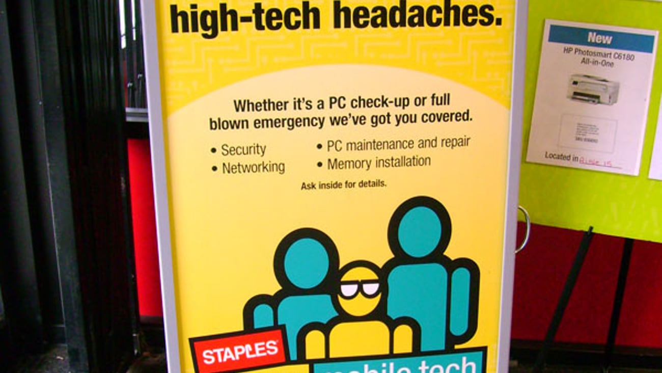 Staples Easy Mobile Tech Stanchion