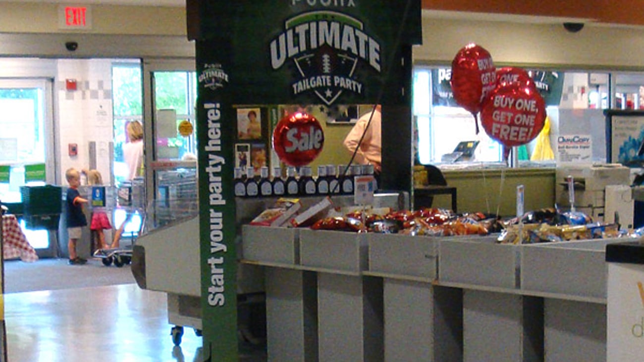 Publix 'Ultimate Tailgate Party' Display Arch