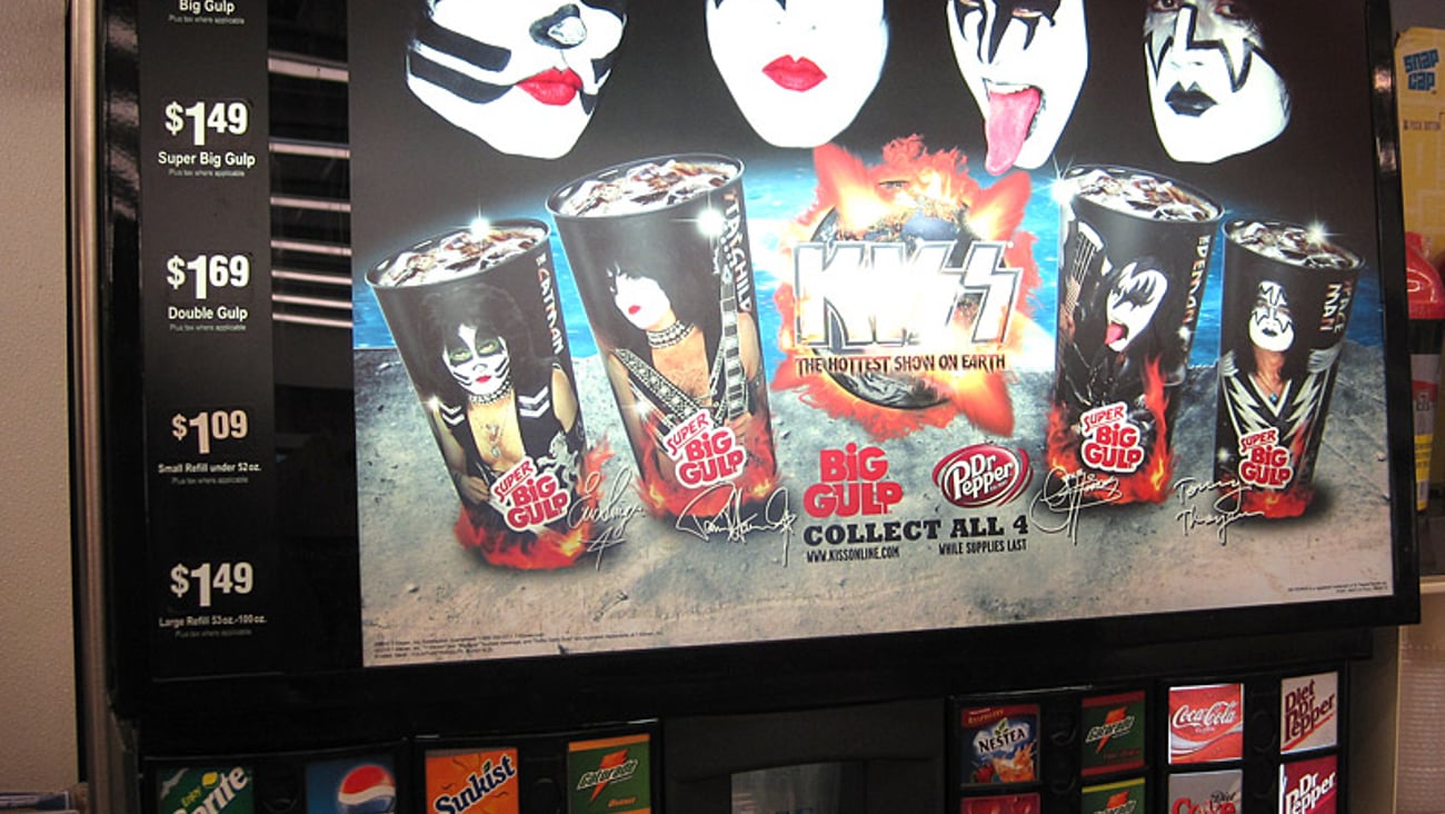7-Eleven 'Kiss' Beverage Fountain Translite 