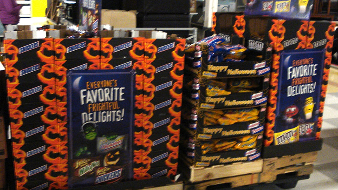 Mars 'Frightful Delights' Halloween Pallet Displays