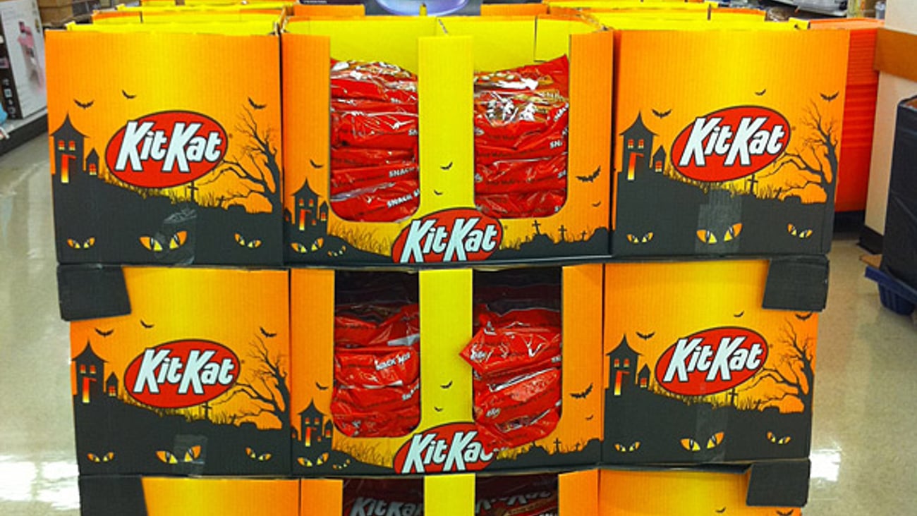 Kit Kat Halloween Pallet Display