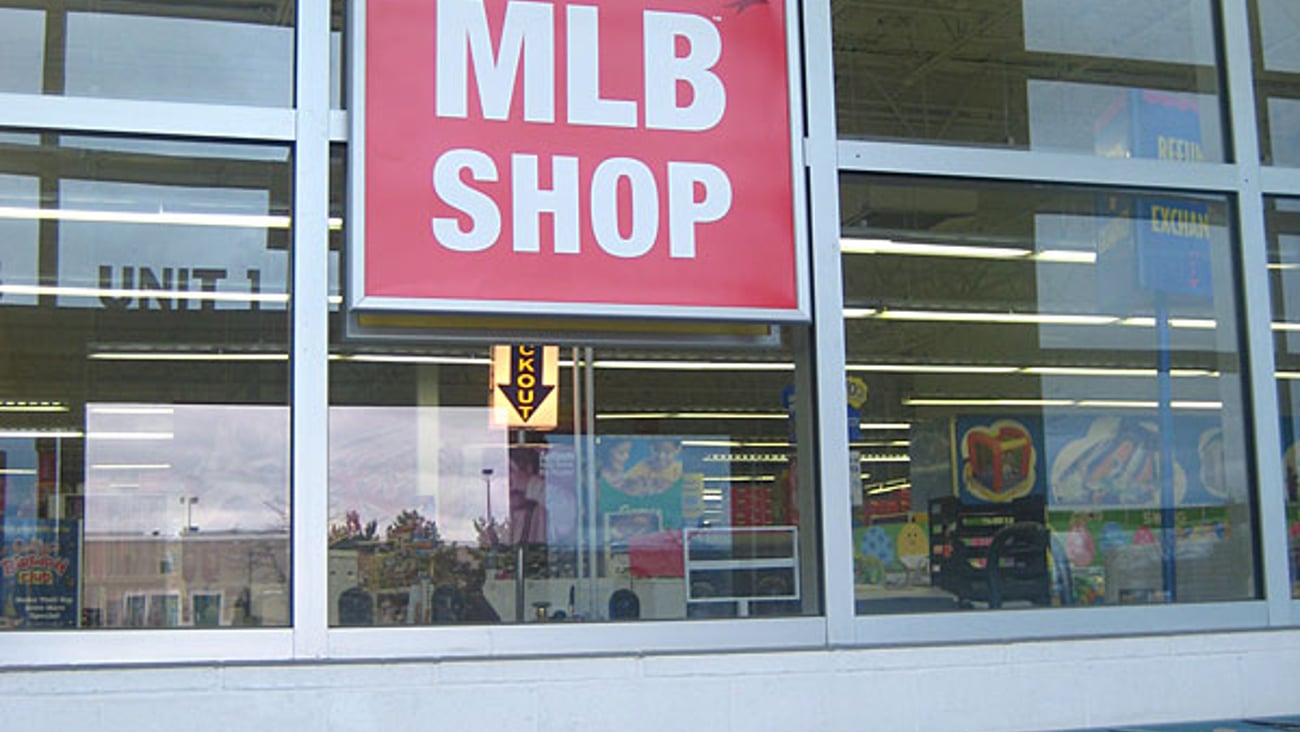 Toys "R" Us 'MLB Shop' Window Sign