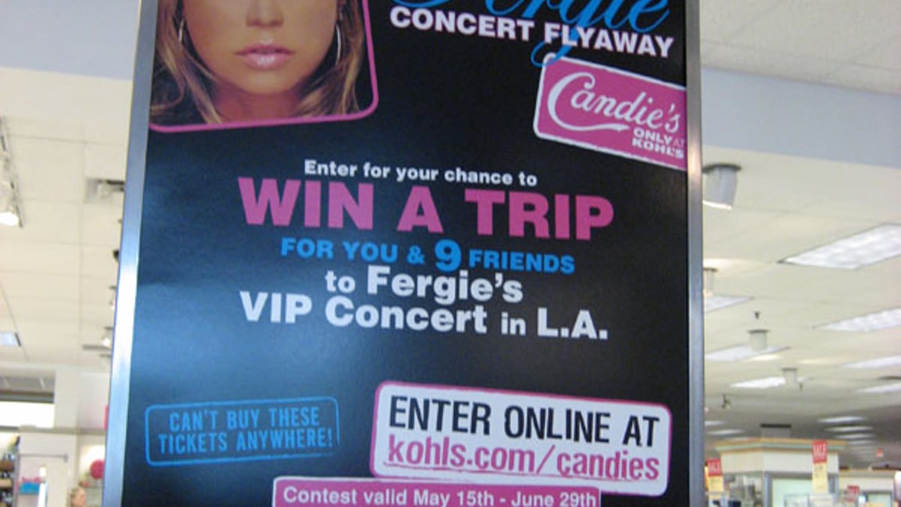 Candie's Fergie Sweeps Sign
