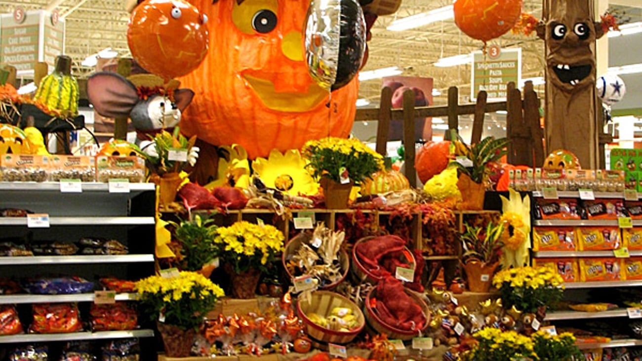 Publix Halloween Merchandising