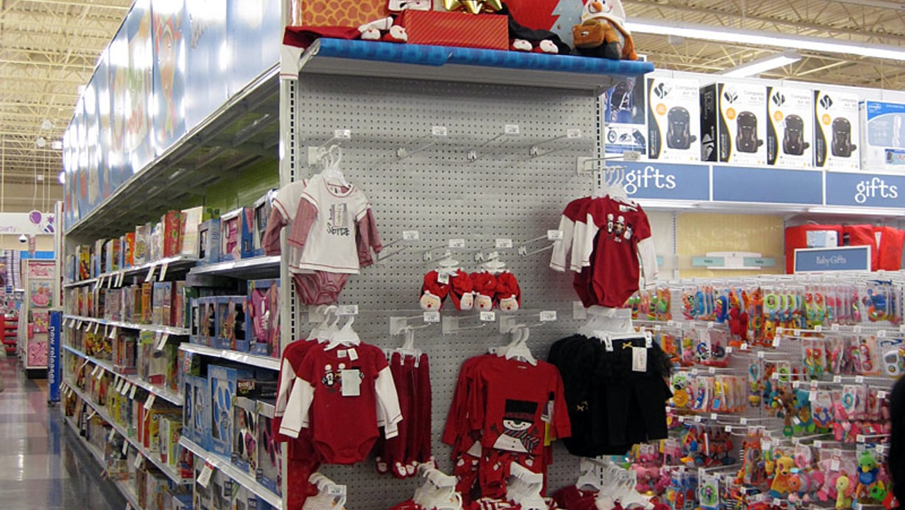 Toys "R" Us 'Happy Holidays' Apparel Display