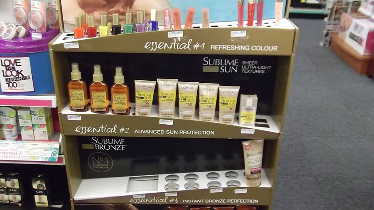 L'Oreal 'Summer Beauty Essentials' Floorstand