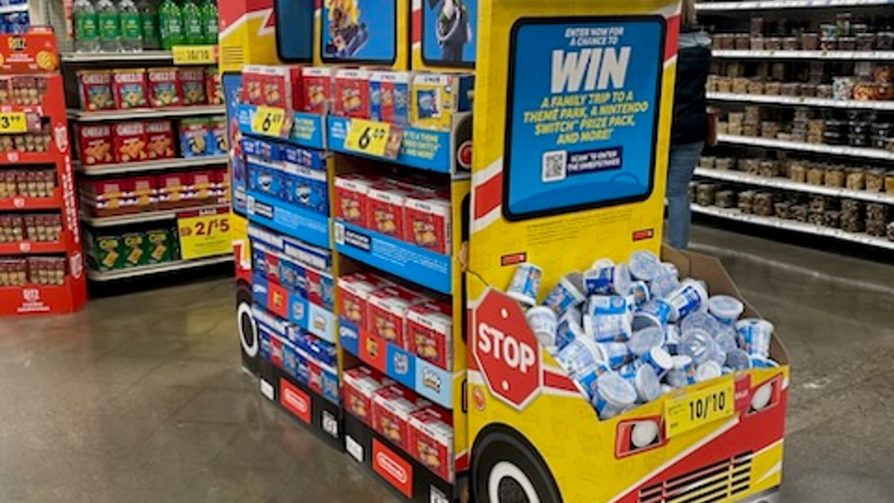 Nabisco 'Snak N Play' Aisle Display