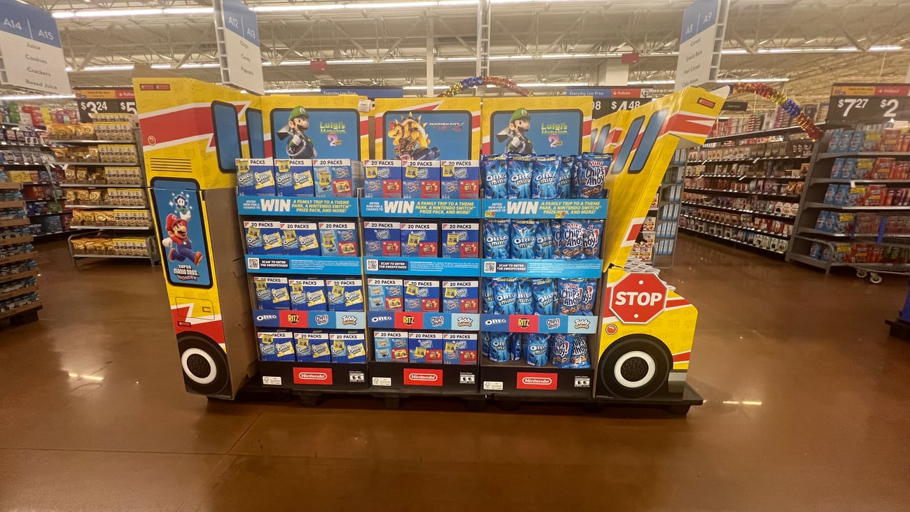 Nabisco 'Snak N Play' Aisle Display