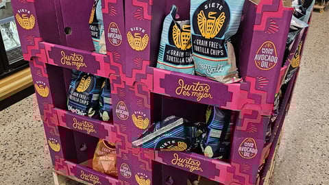 Siete 'Juntos Es Mejor' Pallet Display