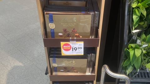Lindt floorstand