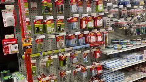 Inline display staples