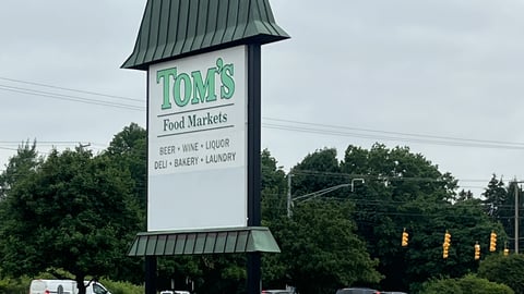 Tom's
