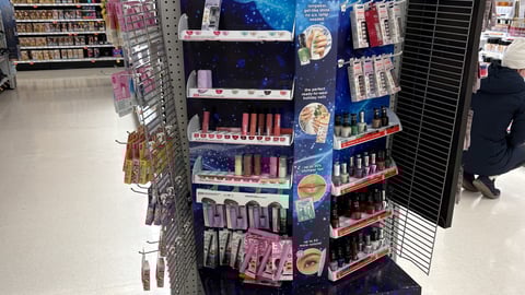 Cover Girl Endcap