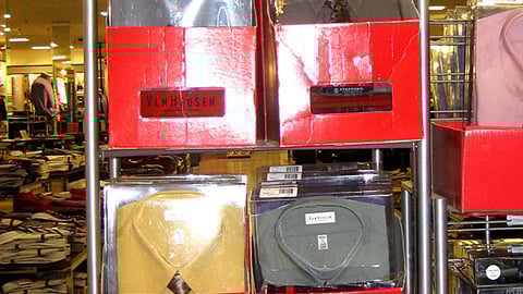 Van Heusen Hall of Fame Sweeps Floorstand