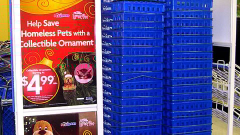 PetSmart Charities 'Luv-A-Pet' Holiday Stanchion
