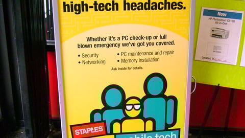 Staples Easy Mobile Tech Stanchion