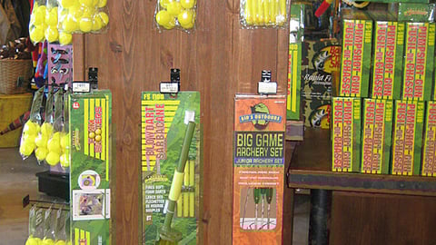 Bass Pro Hooked Floorstand