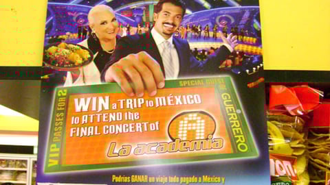 Guerrero 'Ganar Sin Cantar' Sweeps Sign