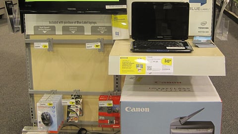 Best Buy 'Stream Wirelessly' Endcap