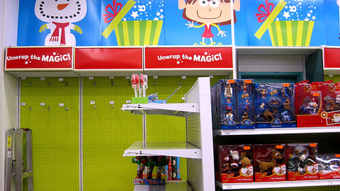Toys "R" Us 'Unwrap the Magic' Holiday Display