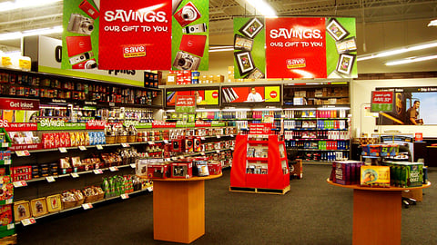 Staples 'Savings' Holiday Displays