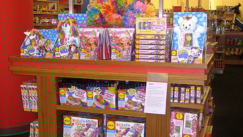 FAO Schwarz Arts & Crafts Merchandising