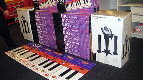 FAO Schwarz ''Big' Piano' Merchandising