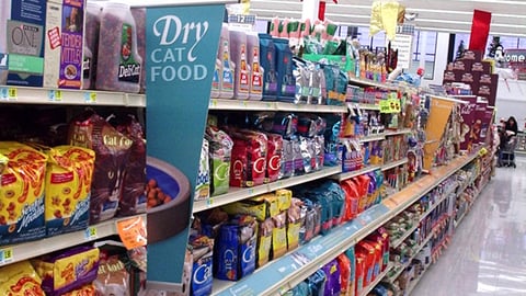 Hy-Vee Pet Food Aisle
