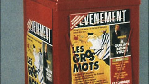 L'Evenement du Jeudi Floor Display