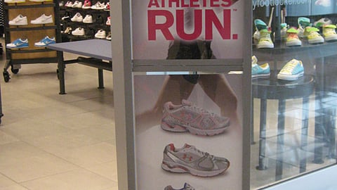Lady Foot Locker Under Armour 'Athletes Run' Stanchion