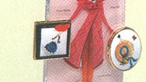 Estee Lauder In-Style Compact Display