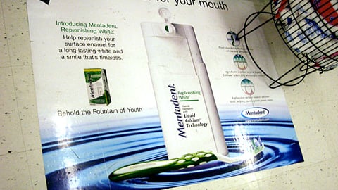 Mentadent Replenishing White Floor Cling