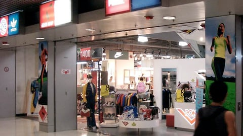 Levi's, Puma Vendor Shops