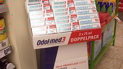 GlaxoSmithKline Odol-med3 Floorstand