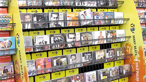 Wal-Mart MTV 'Un Solo Pulso' In-Line Display 