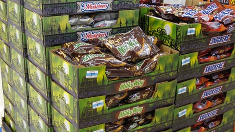 Mars Halloween Candy Pallet