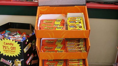 Reese's Racing Fan Sweeps Floorstand