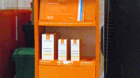 La Roche-Posay Floorstand