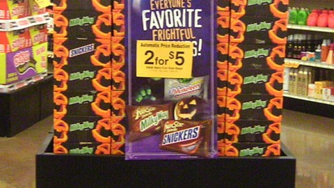 Mars Halloween Candy Pallet