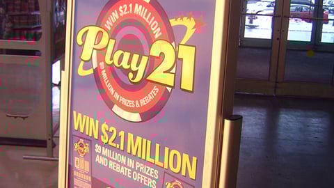 CompUSA 'Play 21' Stanchion