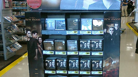 Summit Entertainment Best Buy 'New Moon' Pallet Display